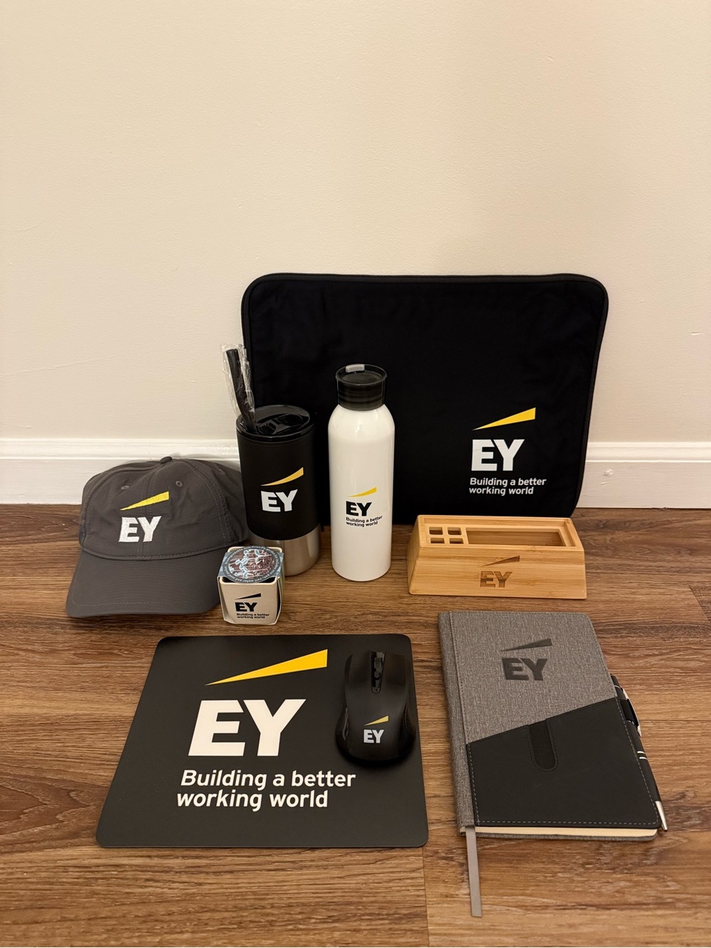 EY Ernst and Young Bundle Office Gift Set